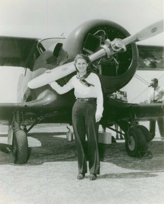 Jackie-Cochran-with-her-Beech-D17W-Staggerwing1