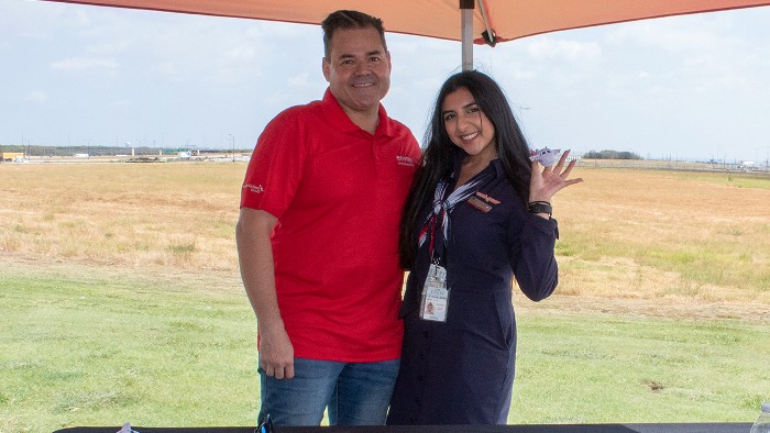 Eric Rose poses with a Flight Attendant at Envoy's National Aviation Day celebration in DFW.