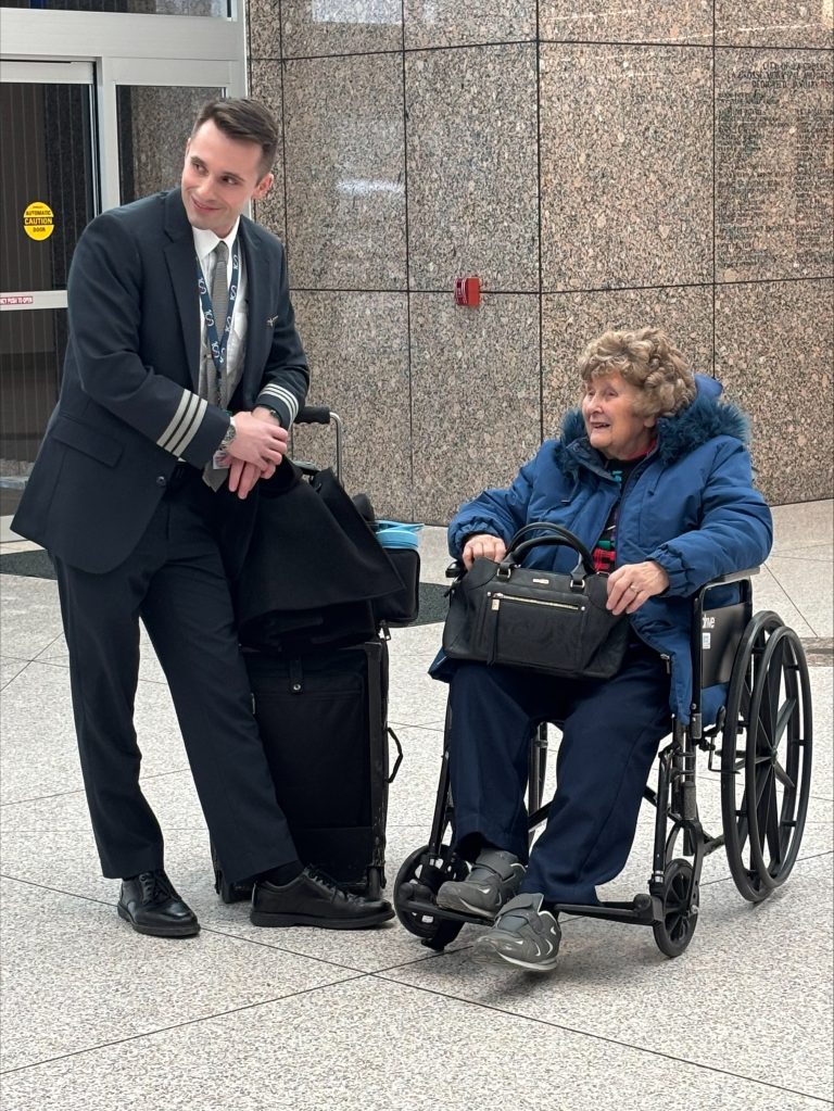 Grandma’s First Flight with First Officer Alex Shupe – Envoy Air